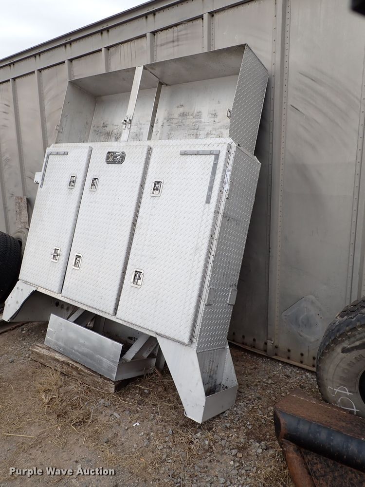 image for item IS9400 Semi truck headache rack