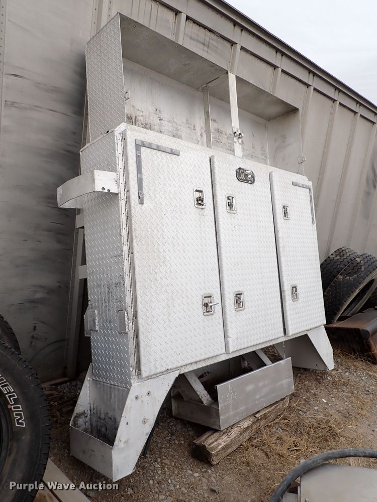 image for item IS9400 Semi truck headache rack