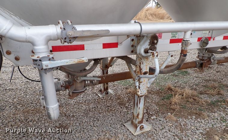 image for item IS9403 2009 Stephens  pneumatic dry bulk trailer