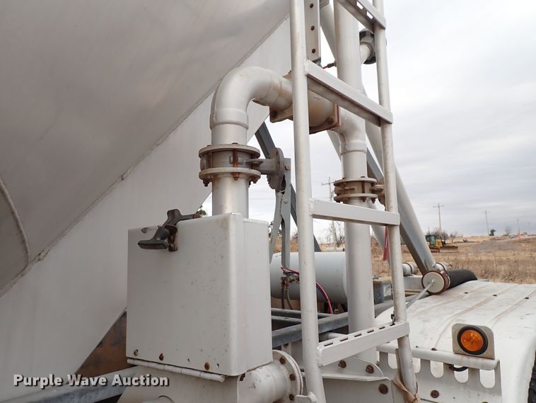 image for item IS9403 2009 Stephens  pneumatic dry bulk trailer