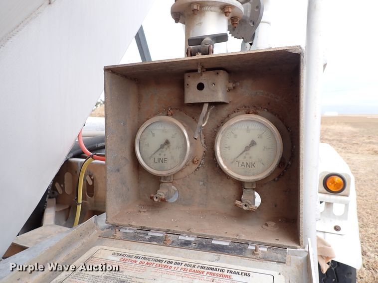 image for item IS9403 2009 Stephens  pneumatic dry bulk trailer