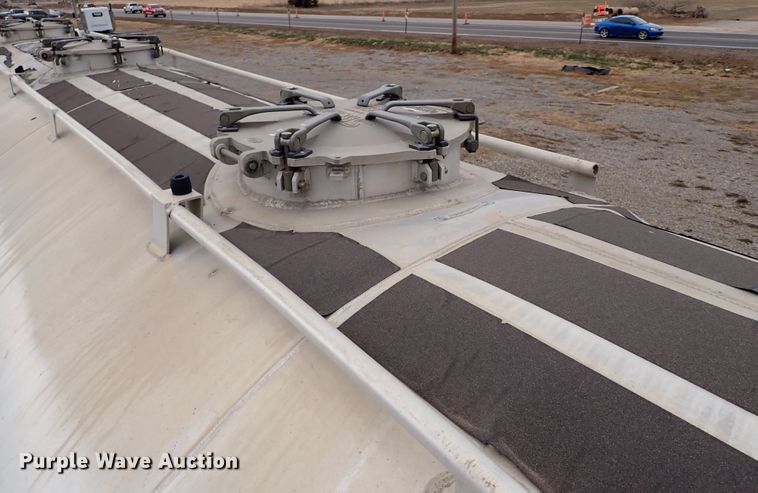 image for item IS9403 2009 Stephens  pneumatic dry bulk trailer