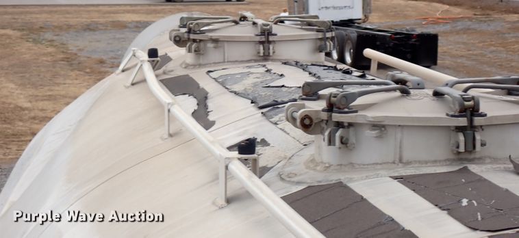 image for item IS9403 2009 Stephens  pneumatic dry bulk trailer