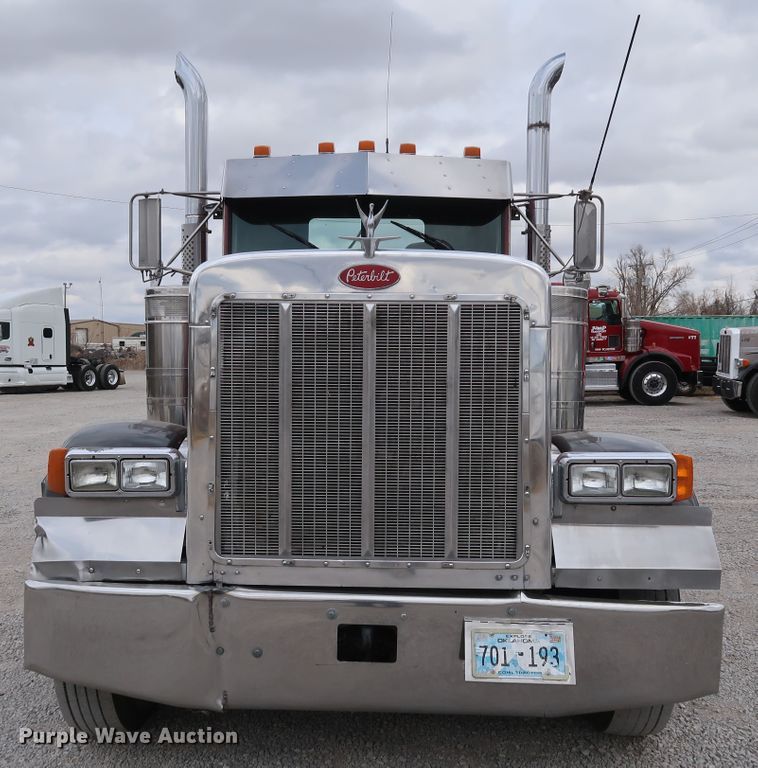 image for item IY9069 2004 Peterbilt 379  semi truck