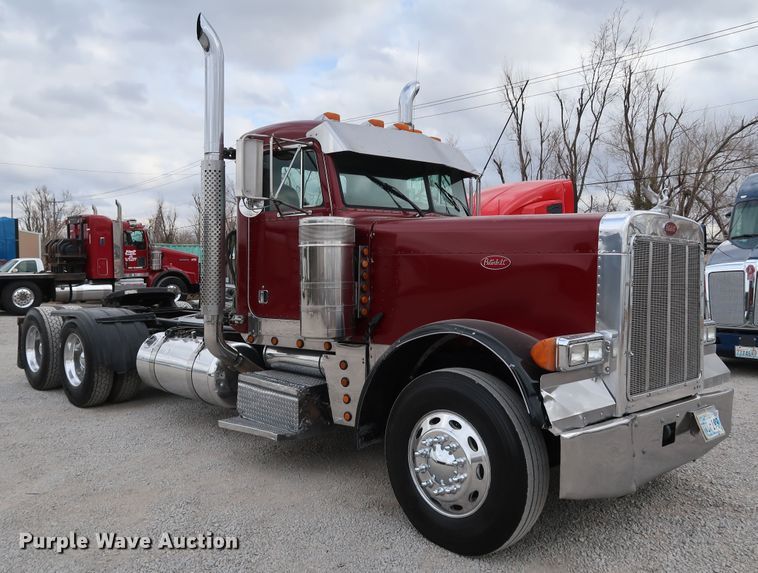 image for item IY9069 2004 Peterbilt 379  semi truck