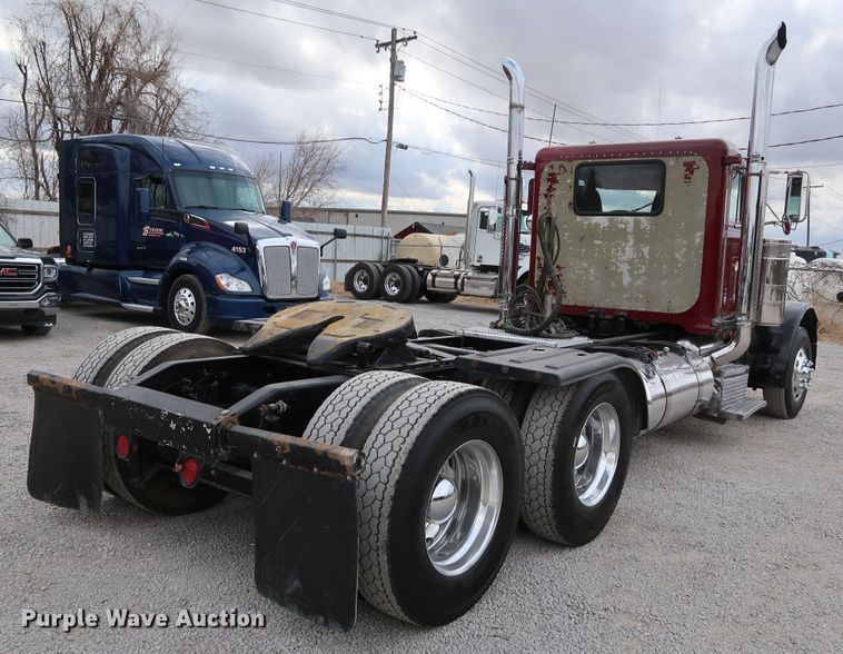 image for item IY9069 2004 Peterbilt 379  semi truck