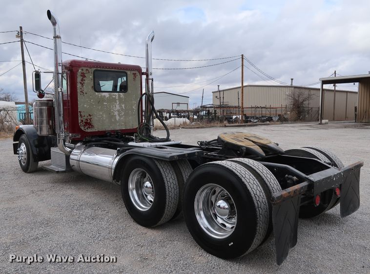 image for item IY9069 2004 Peterbilt 379  semi truck