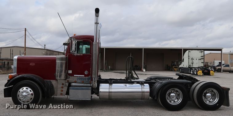 image for item IY9069 2004 Peterbilt 379  semi truck