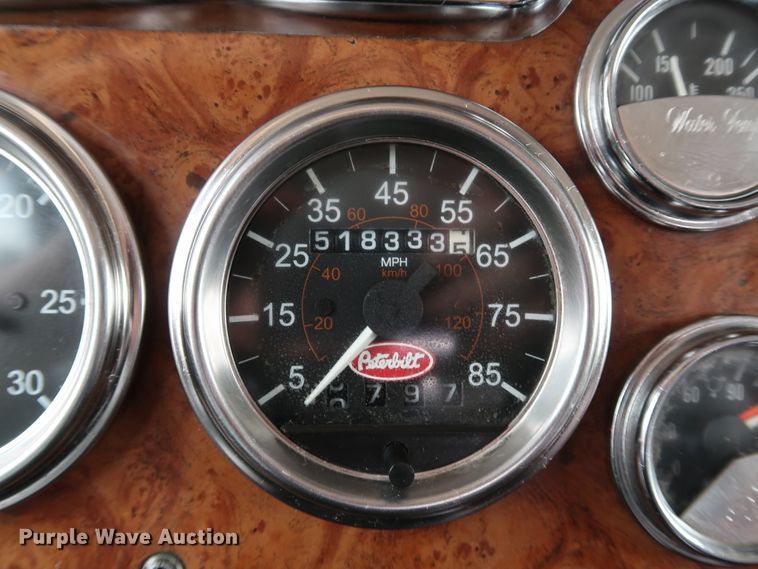 image for item IY9069 2004 Peterbilt 379  semi truck