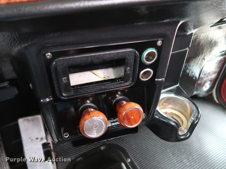 image for item IY9069 2004 Peterbilt 379  semi truck