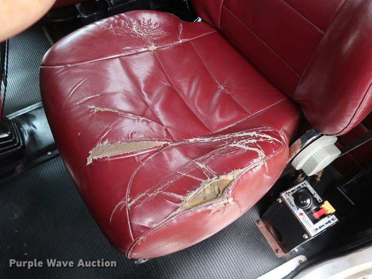 image for item IY9069 2004 Peterbilt 379  semi truck