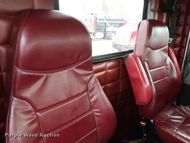 image for item IY9069 2004 Peterbilt 379  semi truck