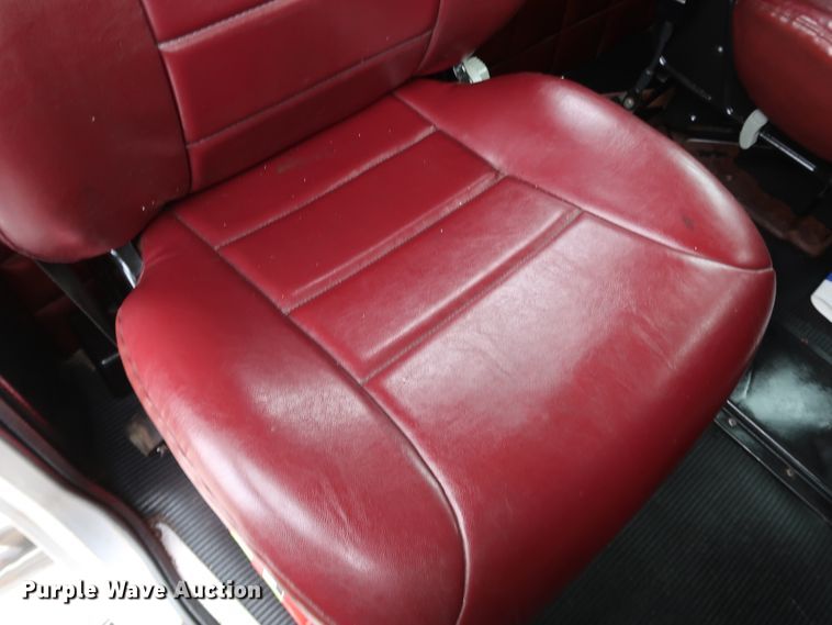 image for item IY9069 2004 Peterbilt 379  semi truck