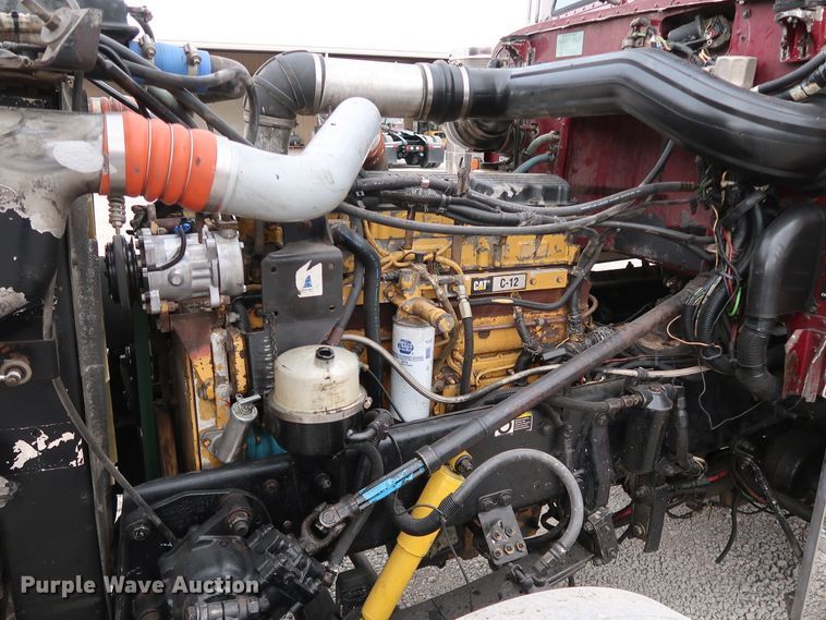 image for item IY9069 2004 Peterbilt 379  semi truck