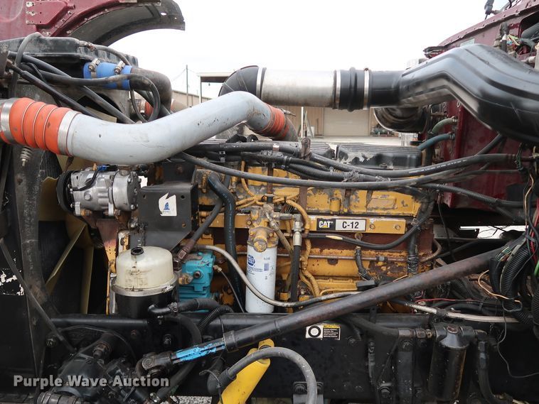 image for item IY9069 2004 Peterbilt 379  semi truck