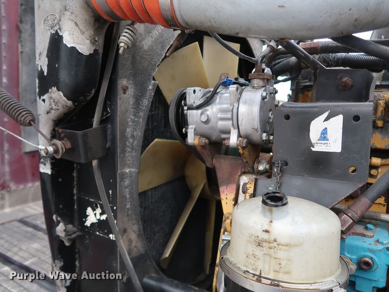 image for item IY9069 2004 Peterbilt 379  semi truck