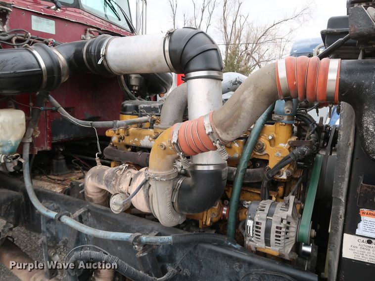 image for item IY9069 2004 Peterbilt 379  semi truck