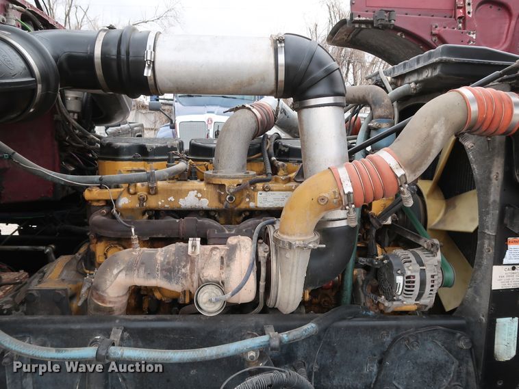 image for item IY9069 2004 Peterbilt 379  semi truck