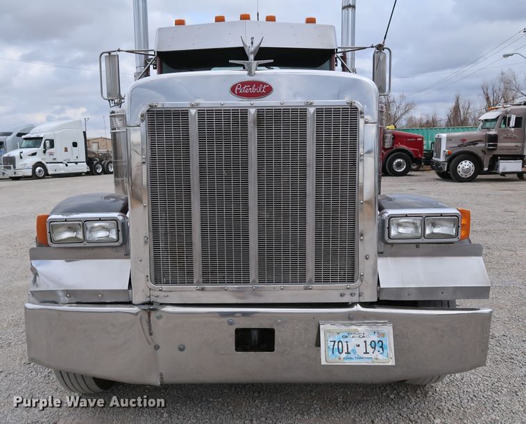 image for item IY9069 2004 Peterbilt 379  semi truck