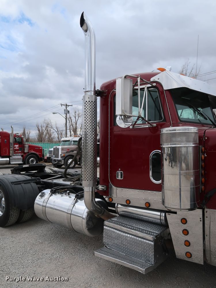 image for item IY9069 2004 Peterbilt 379  semi truck