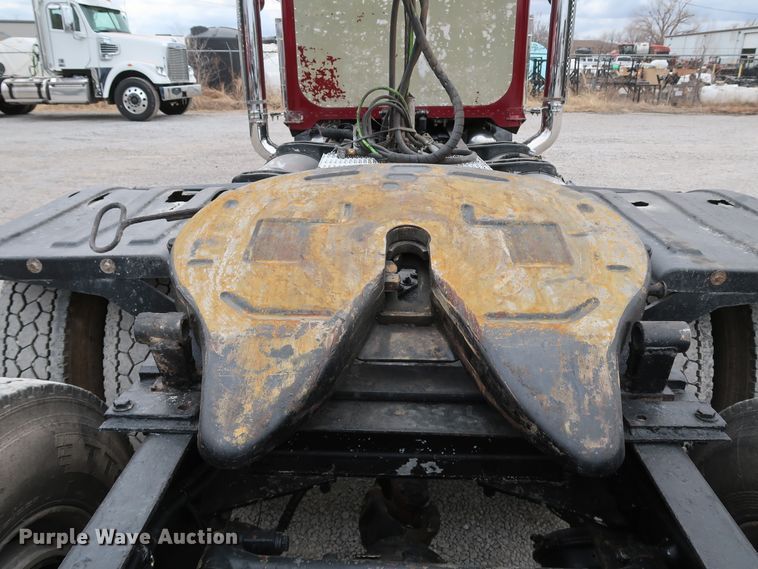 image for item IY9069 2004 Peterbilt 379  semi truck