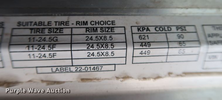 image for item IY9069 2004 Peterbilt 379  semi truck