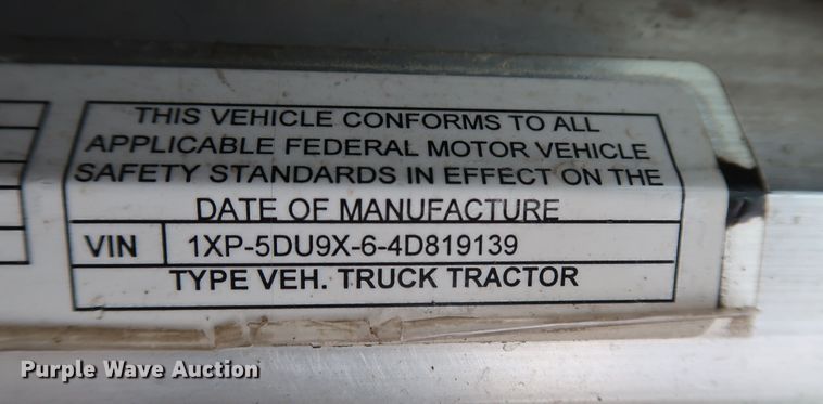 image for item IY9069 2004 Peterbilt 379  semi truck