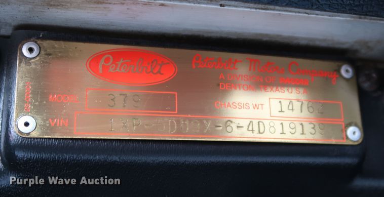 image for item IY9069 2004 Peterbilt 379  semi truck