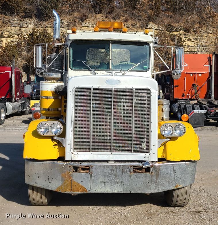 image for item JG9246 1984 Peterbilt 359  semi truck