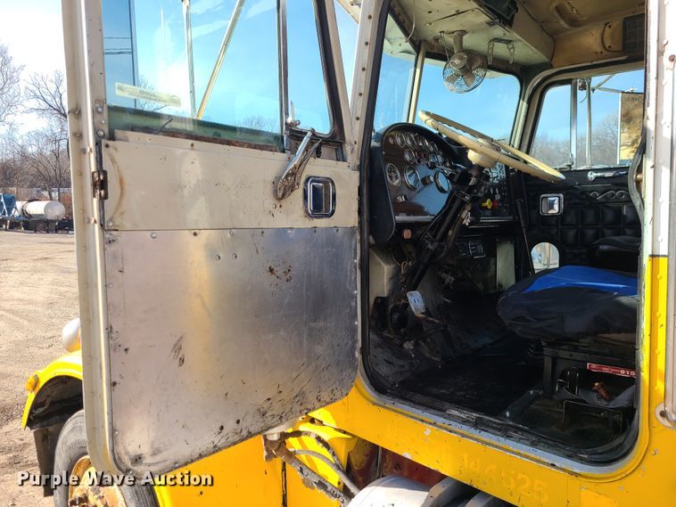 image for item JG9246 1984 Peterbilt 359  semi truck