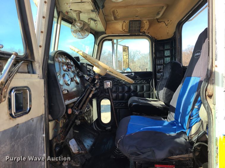 image for item JG9246 1984 Peterbilt 359  semi truck