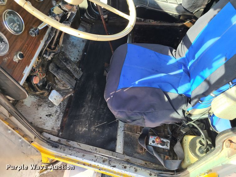 image for item JG9246 1984 Peterbilt 359  semi truck