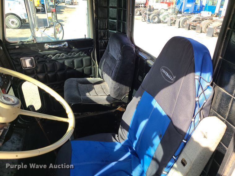 image for item JG9246 1984 Peterbilt 359  semi truck