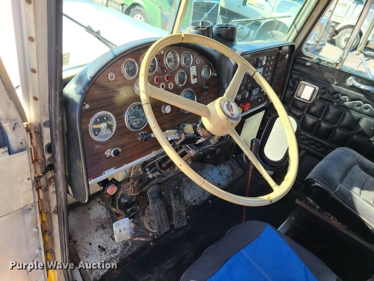 image for item JG9246 1984 Peterbilt 359  semi truck