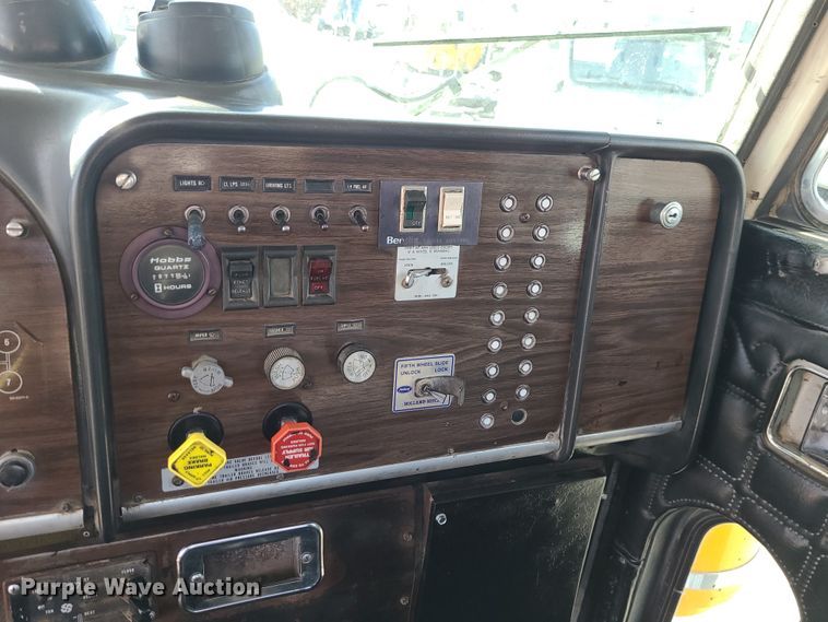 image for item JG9246 1984 Peterbilt 359  semi truck