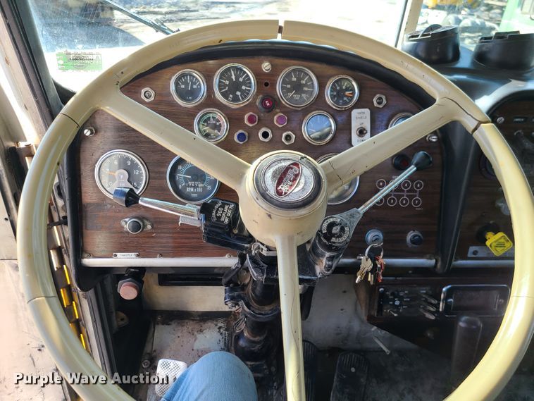 image for item JG9246 1984 Peterbilt 359  semi truck