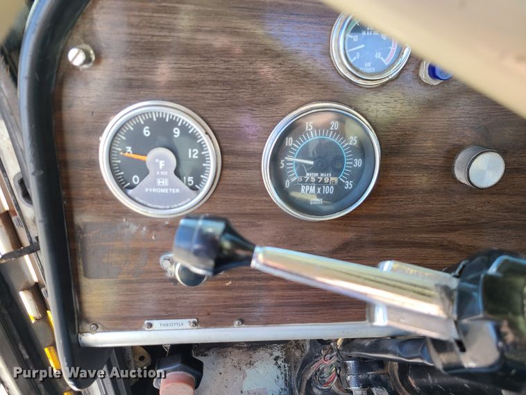 image for item JG9246 1984 Peterbilt 359  semi truck