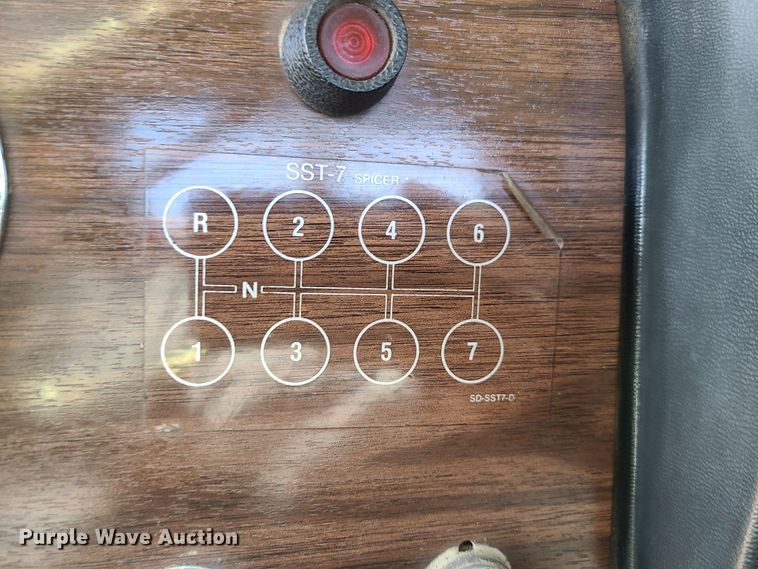 image for item JG9246 1984 Peterbilt 359  semi truck