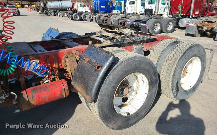 image for item JG9246 1984 Peterbilt 359  semi truck