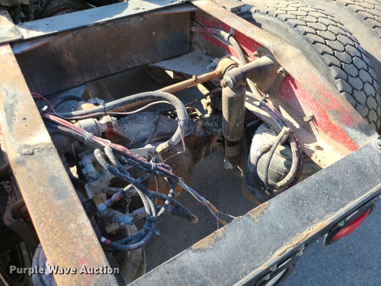 image for item JG9246 1984 Peterbilt 359  semi truck