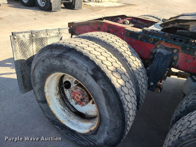 image for item JG9246 1984 Peterbilt 359  semi truck