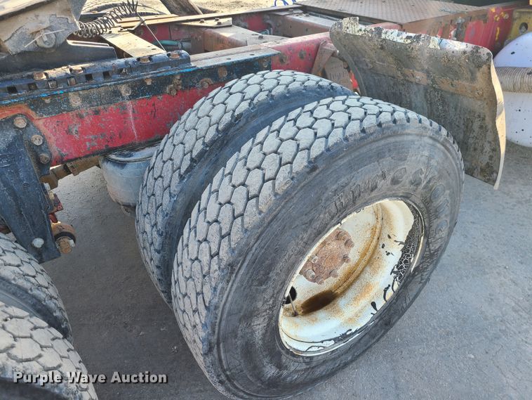 image for item JG9246 1984 Peterbilt 359  semi truck