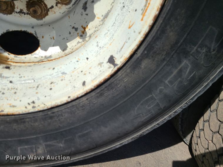 image for item JG9246 1984 Peterbilt 359  semi truck