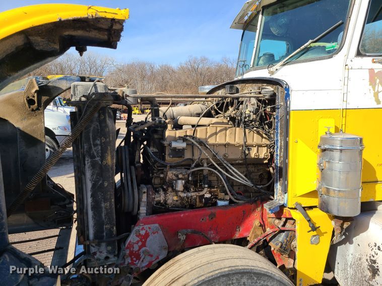 image for item JG9246 1984 Peterbilt 359  semi truck