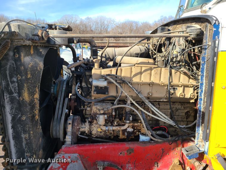 image for item JG9246 1984 Peterbilt 359  semi truck