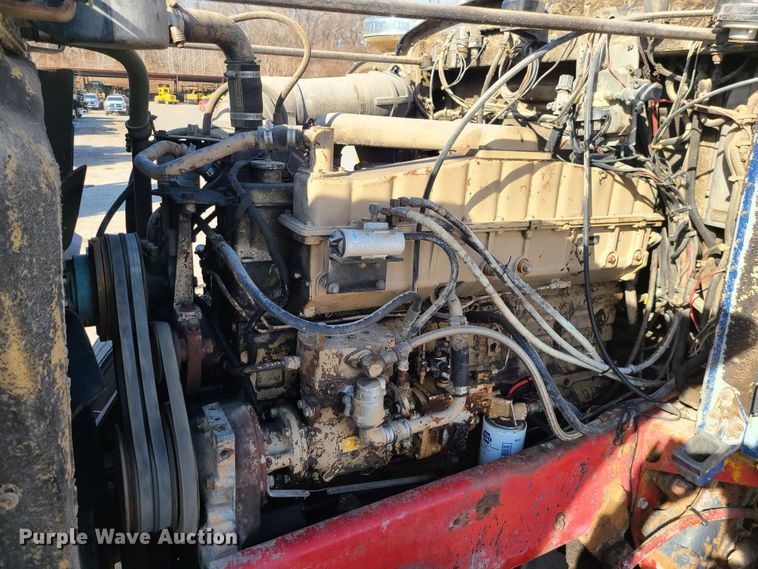 image for item JG9246 1984 Peterbilt 359  semi truck