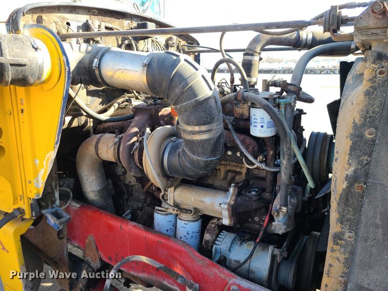 image for item JG9246 1984 Peterbilt 359  semi truck