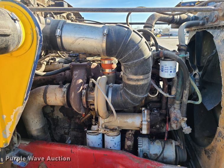 image for item JG9246 1984 Peterbilt 359  semi truck