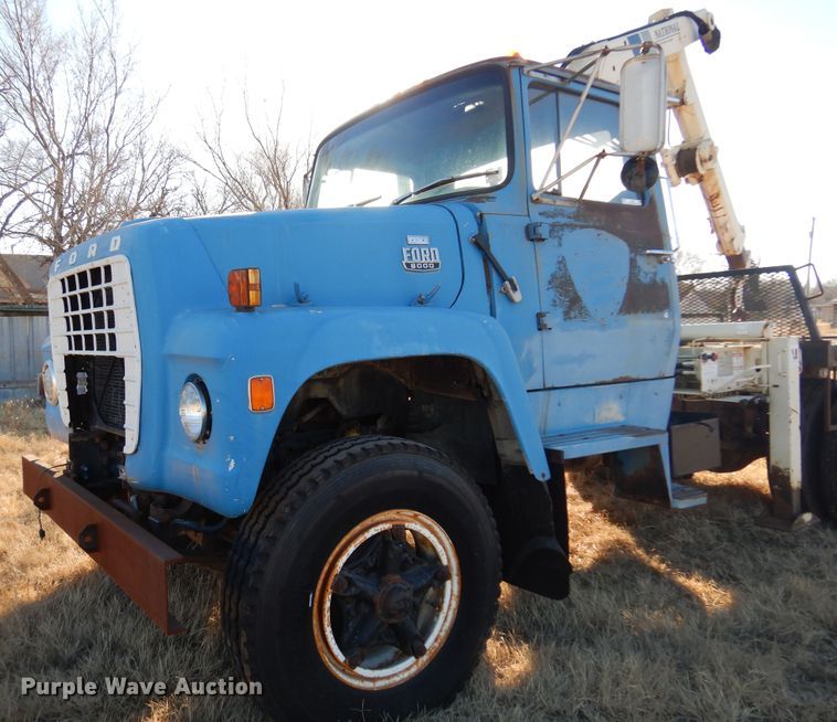 image for item JJ9693 1981 Ford L8000  crane truck