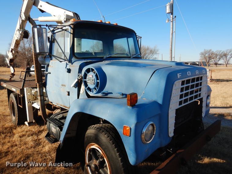 image for item JJ9693 1981 Ford L8000  crane truck